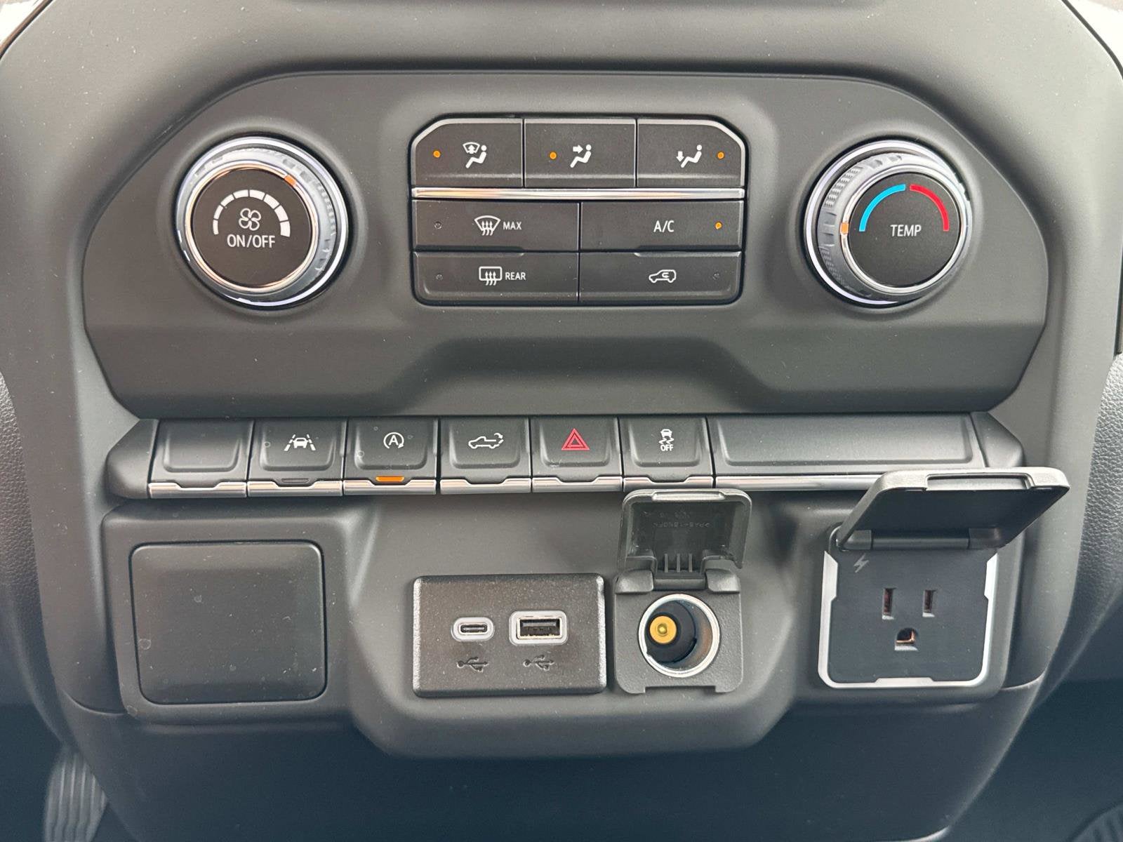 2025 Chevrolet Silverado 1500 Custom