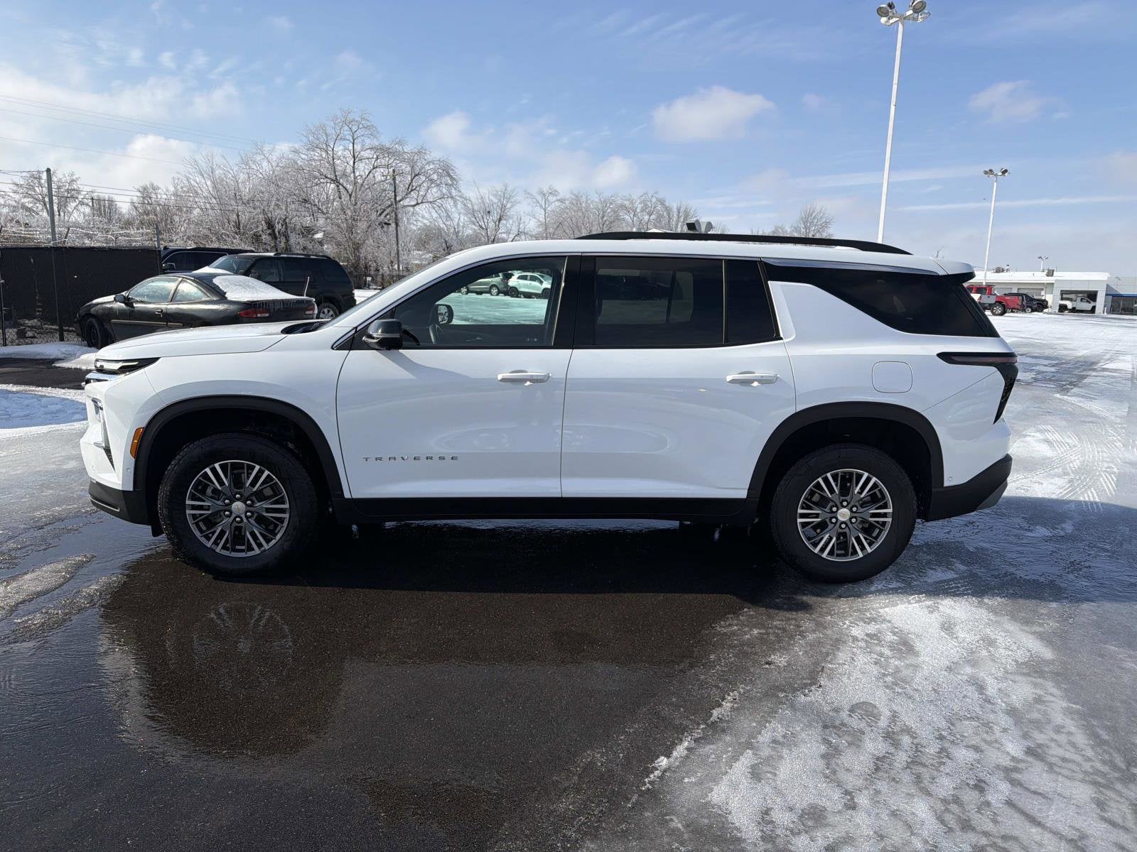 2024 Chevrolet Traverse LT