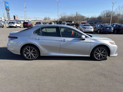 2022 Toyota Camry Hybrid XLE