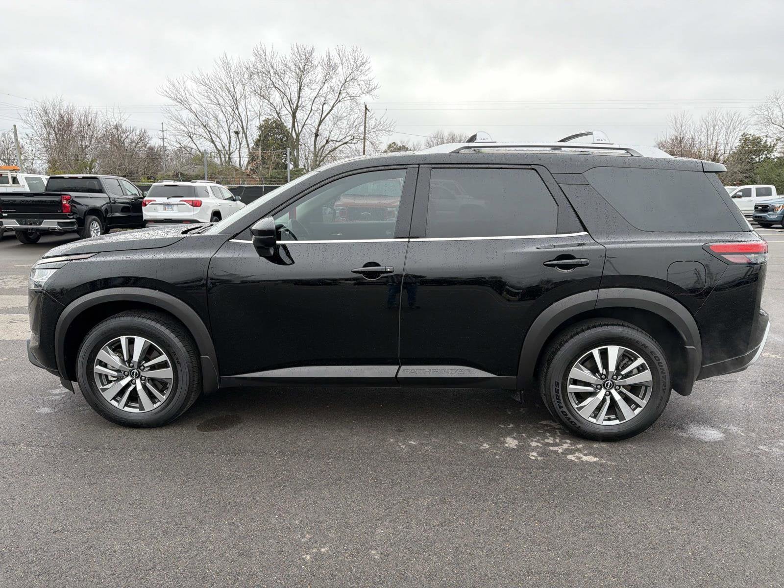 2023 Nissan Pathfinder SL 4WD