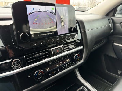 2023 Nissan Pathfinder SL 4WD